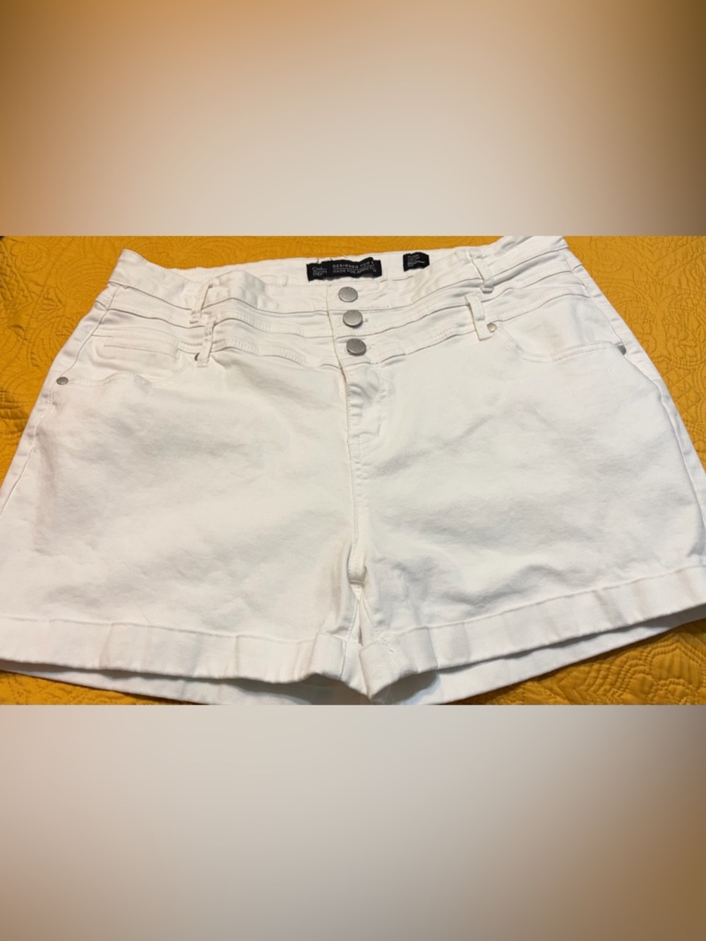 City Chic White High-Waist Triple-Button Women’s Shorts
